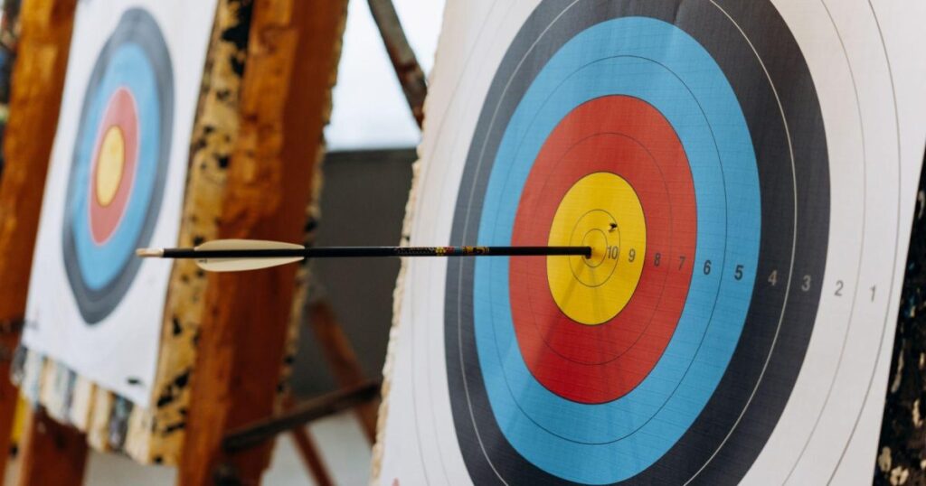 arrow-in-an-archery-target